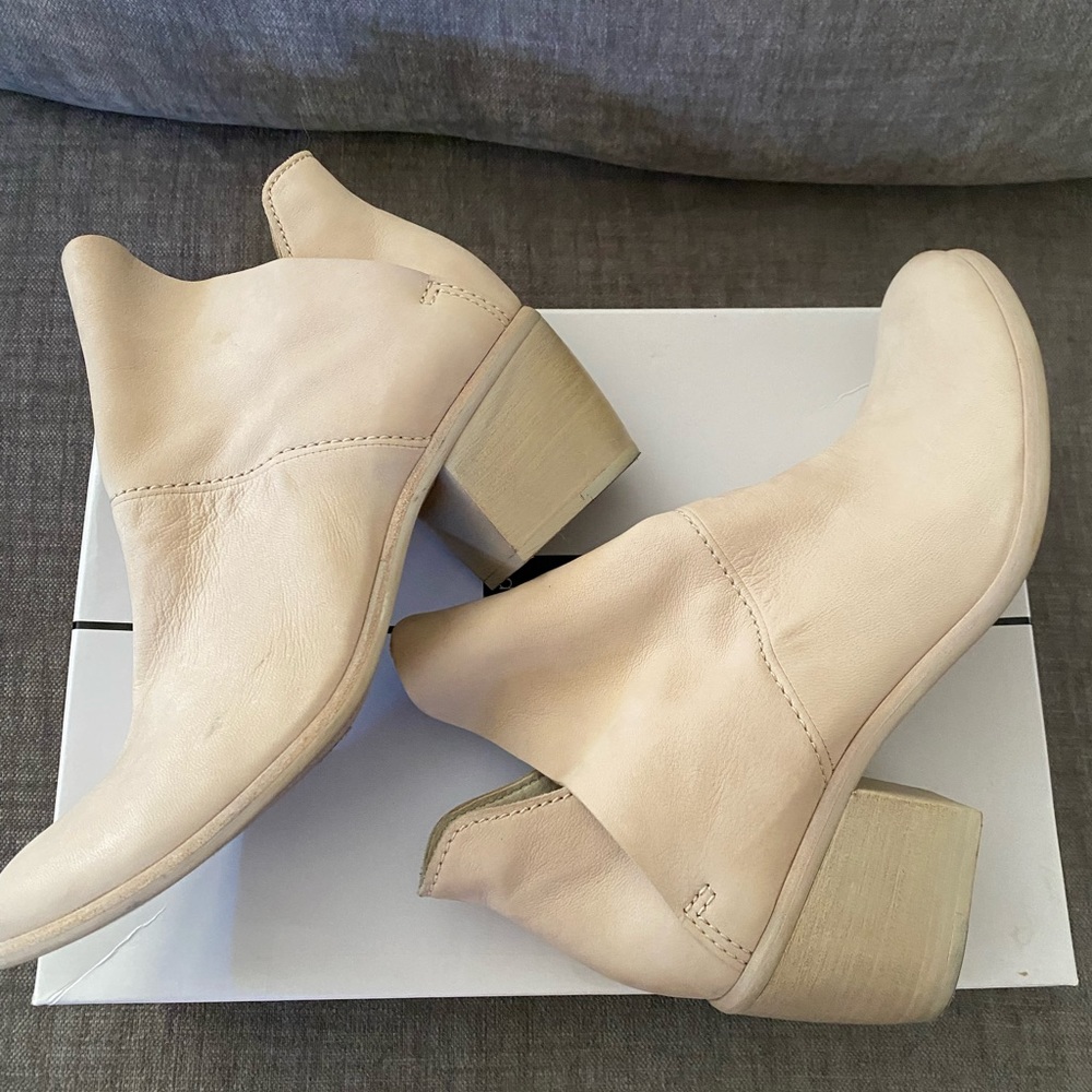 Dolce Vita Salena Nubuck Booties